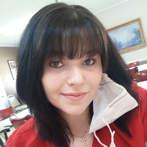 Meet your Posher, Macy - Picture 1 of 1